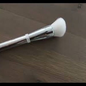 Must go. Make offer. iT Heavenly Skin skin-smoothing complexion brush